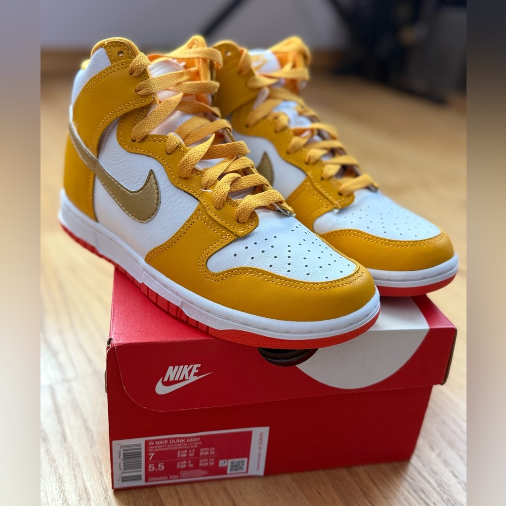 Nike Dunk High University Gold Orange W  size 7, DQ4691700 Brand New!